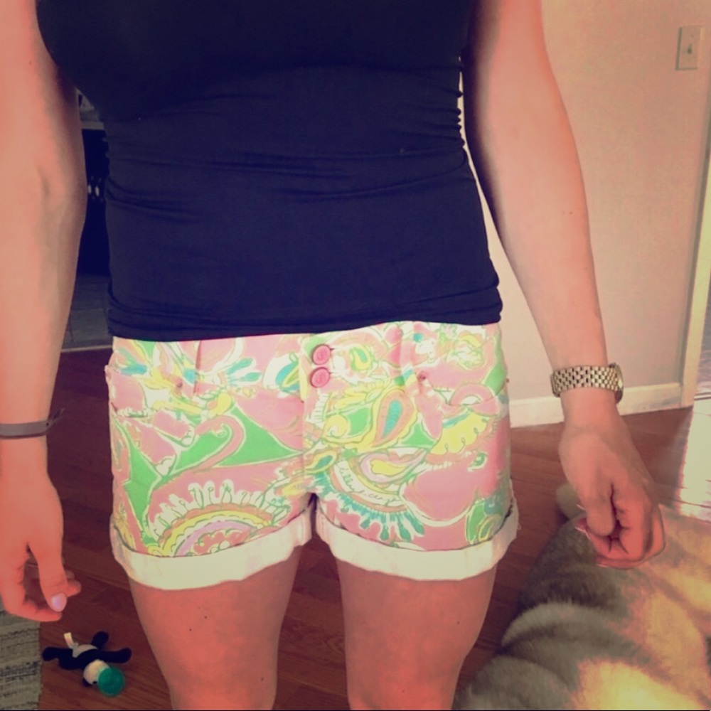 Super cute Lily Pulitzer cuffed Neon  shorts